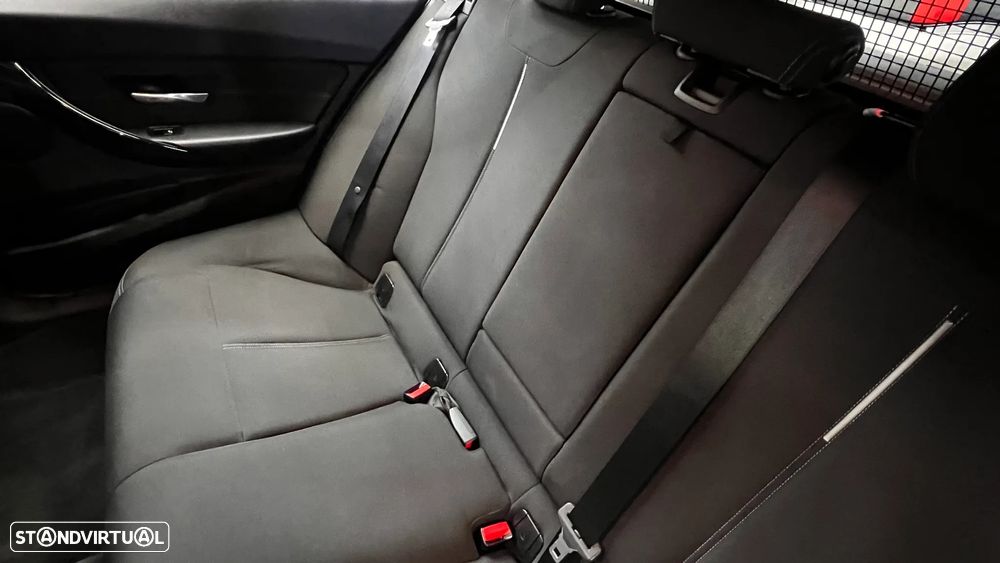 BMW 318 d Touring Auto Line Sport - 41