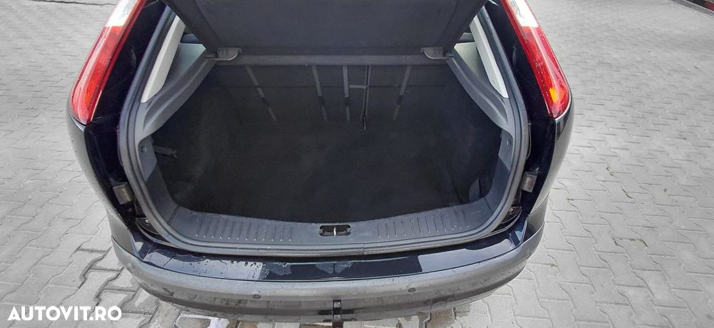 Ford Focus 2.0 Futura - 13
