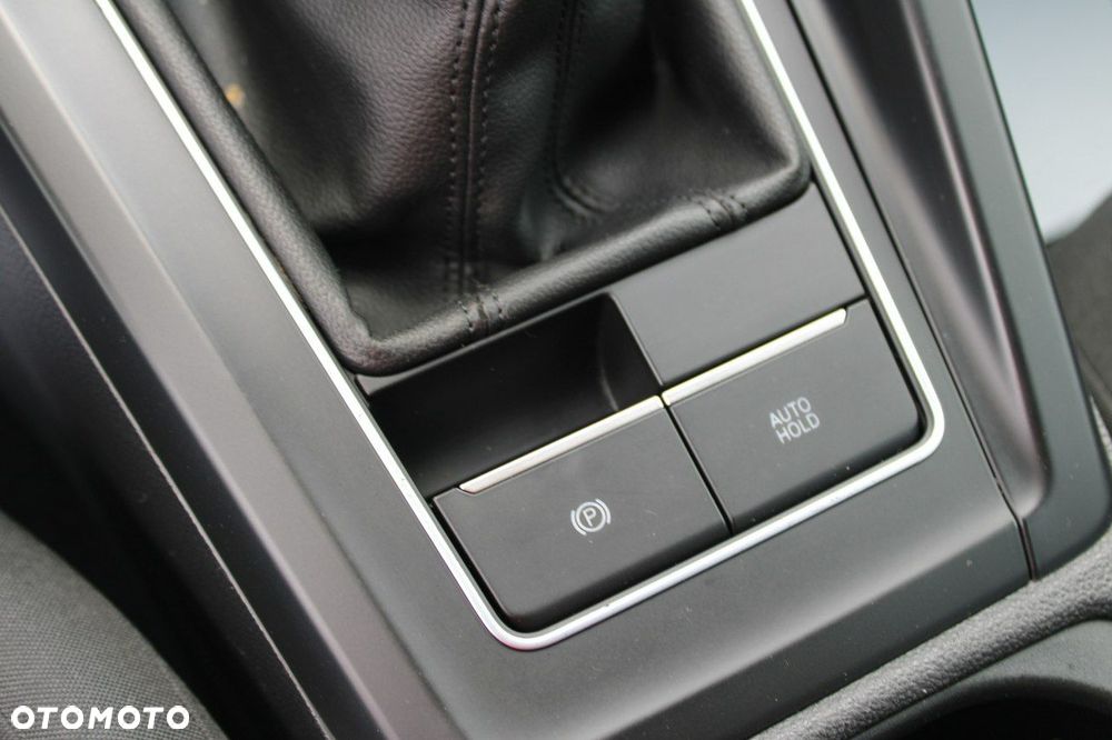 Volkswagen Golf - 24