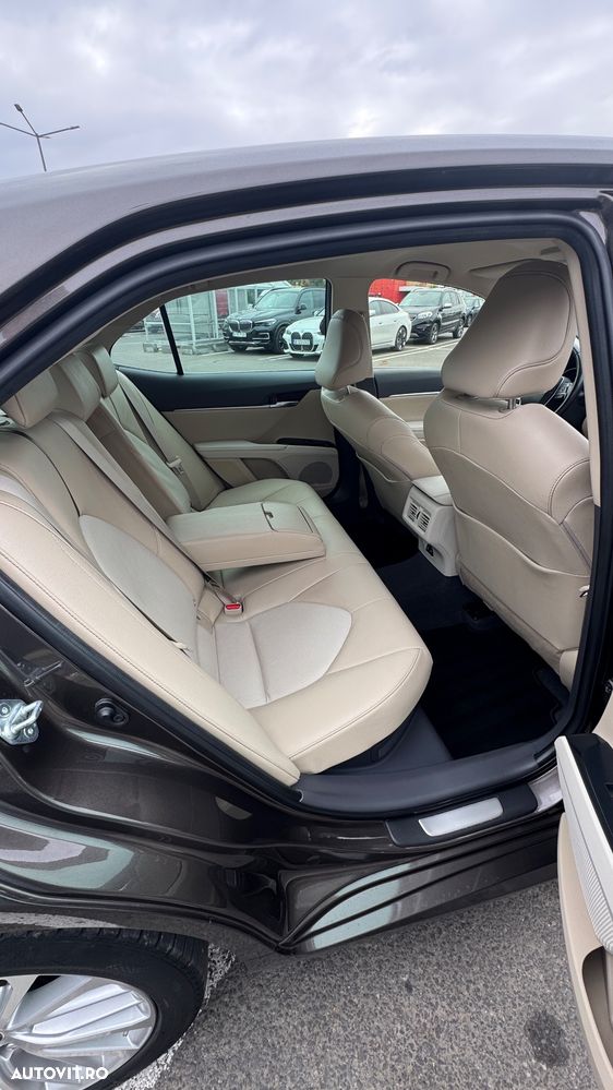 Toyota Camry - 6