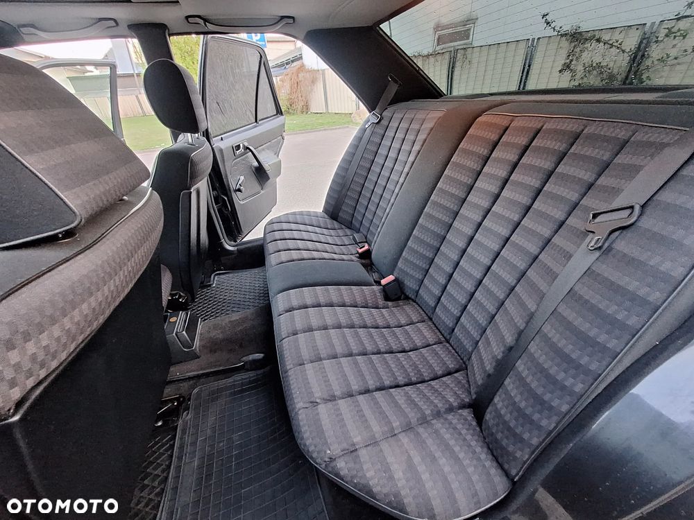 Mercedes-Benz W201 (190) - 21