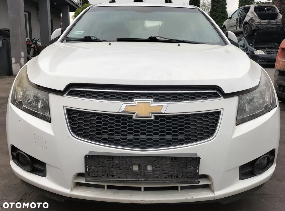 CHEVROLET CRUZE (J300) 1.6 113KM ZDERZAK PRZÓD PRZEDNI DRZWI LEWY PRAWY PRZÓD TYŁ KLAPA BŁOTNIK SZYBA LUSTERKO LAMPA SILNIK SKRZYNIA CAŁY NA CZĘŚCI - 1
