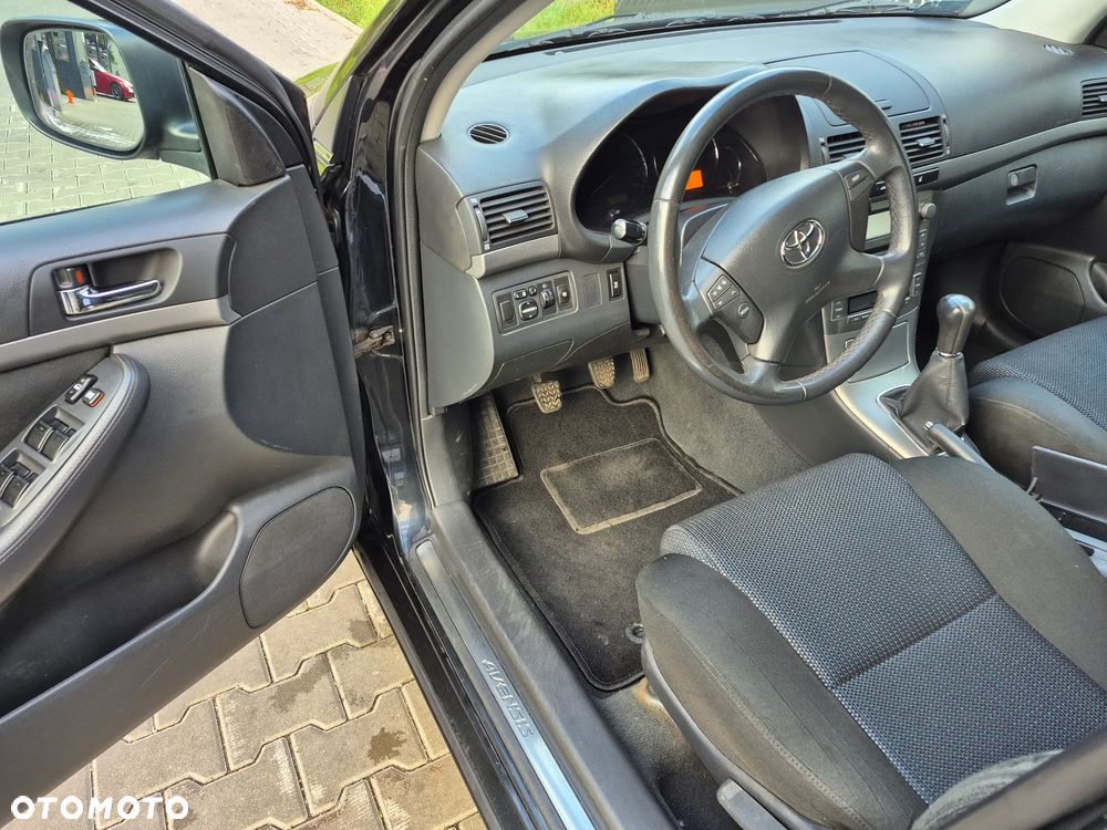 Toyota Avensis 1.8 VVT-i Sol - 9