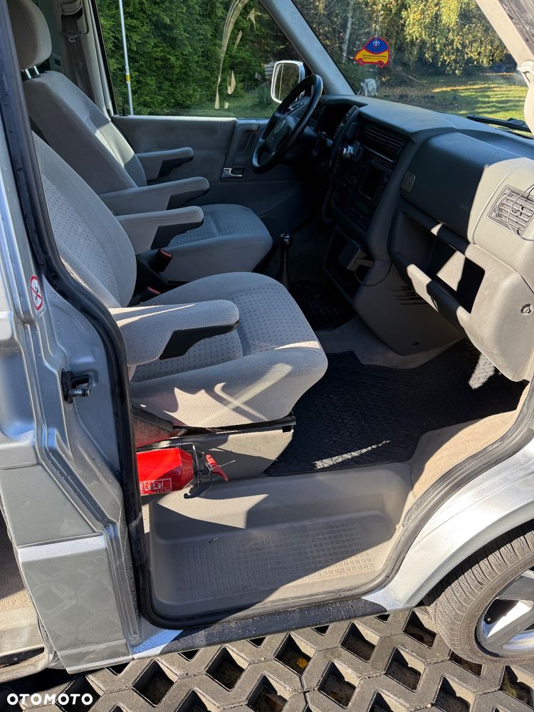 Volkswagen Caravelle - 22