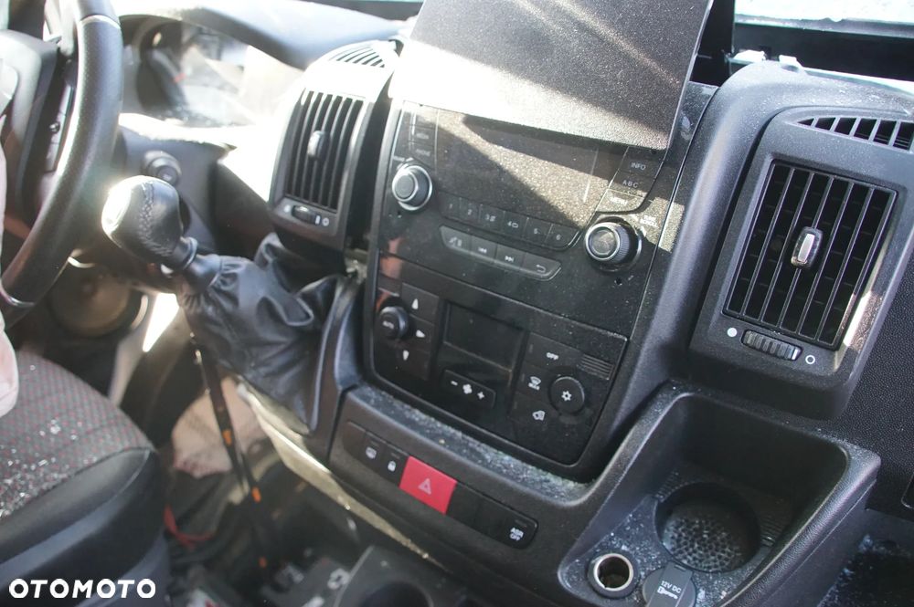 Auto na części - Citroen Jumper III Lift L2H2 2.2 BlueHDI DW12RUD MLGU6 249 Bianco Banchisa SB 2020R Silnik Skrzynia Drzwi Szyba Lusterko Błotnik Deska Kokpit Sterownik Moduł Licznik Fotel Kierownica - 14