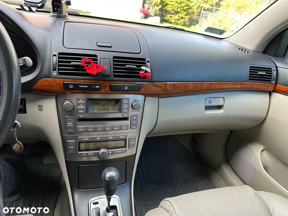 Toyota Avensis - 22