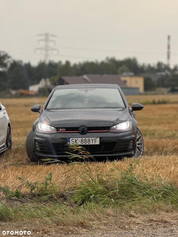 Volkswagen Golf - 22