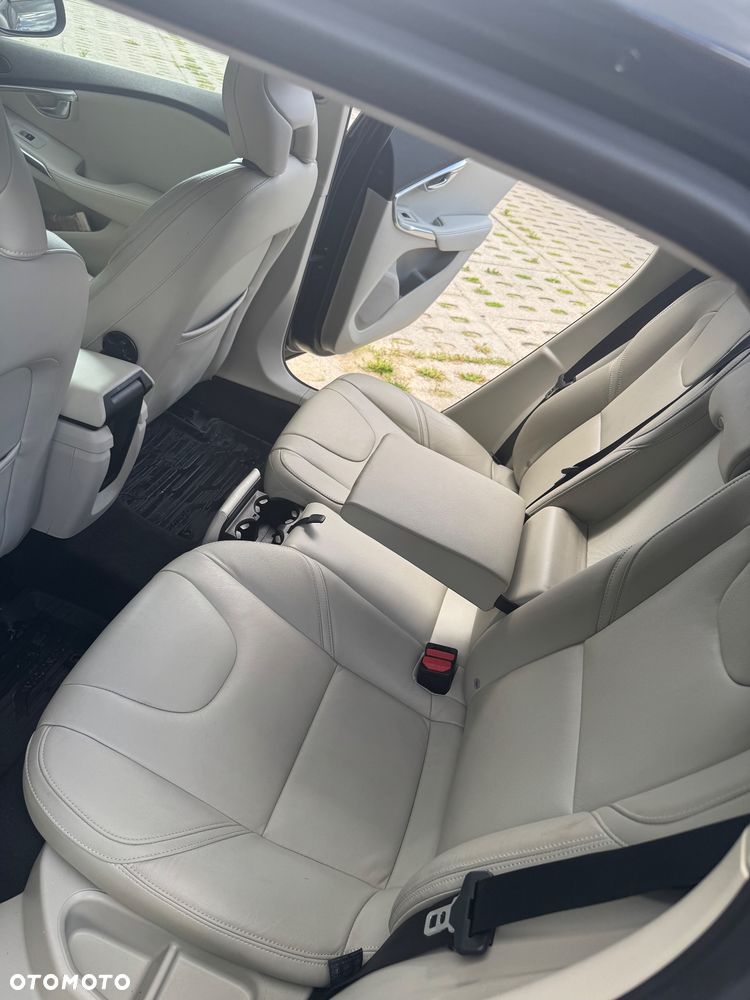 Volvo V40 D2 Drive-E R-Design Momentum - 26
