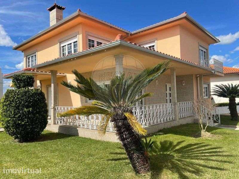 Moradia T5 em Vila Verde e Barbudo, €530.000