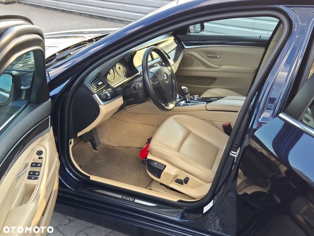 BMW Seria 5 528i xDrive - 17