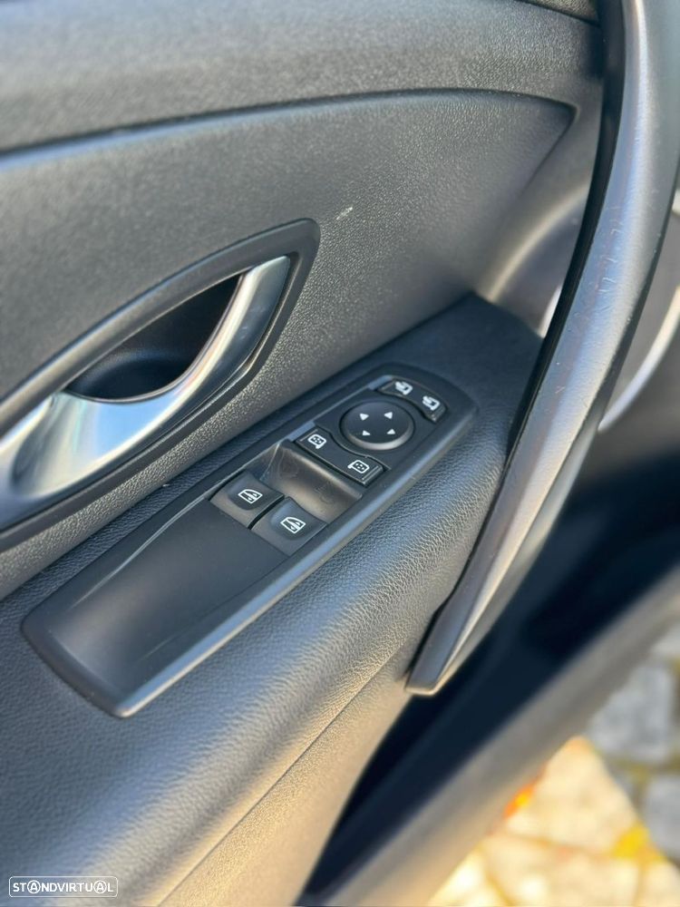 Renault Mégane 1.5 dCi Comfort SS - 12