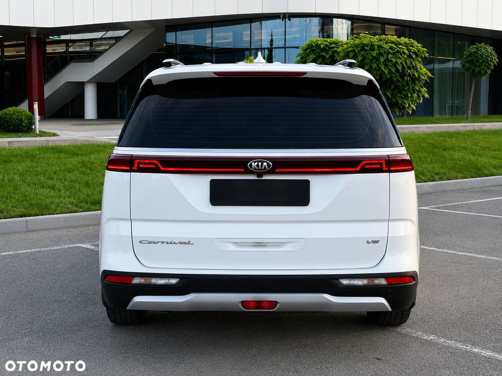 Kia Carnival - 6