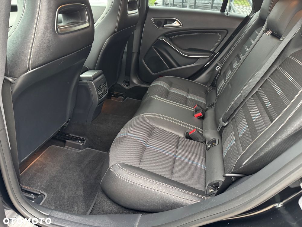 Mercedes-Benz CLA 180 7G-DCT AMG Line - 9