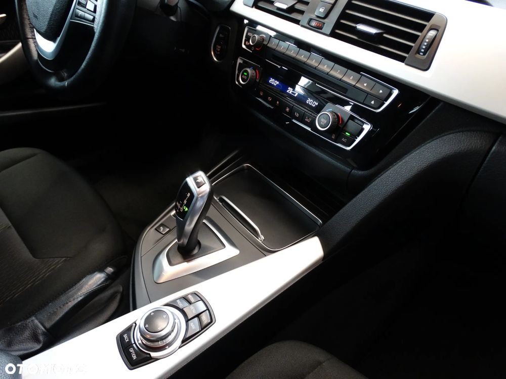 BMW Seria 3 318d Luxury Line - 23