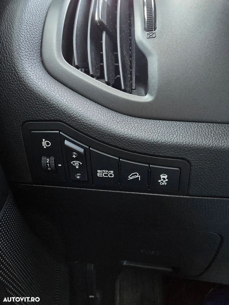 Kia Sportage 2.0 CRDI 4WD Automatik Spirit - 32