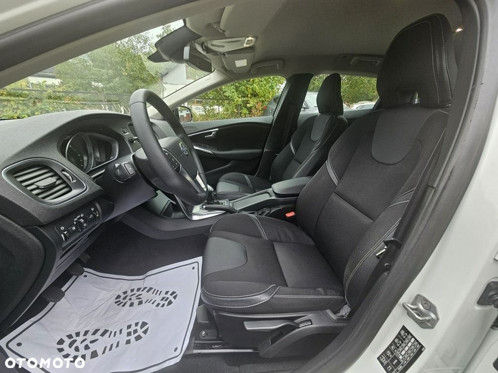 Volvo V40 D2 Momentum - 12