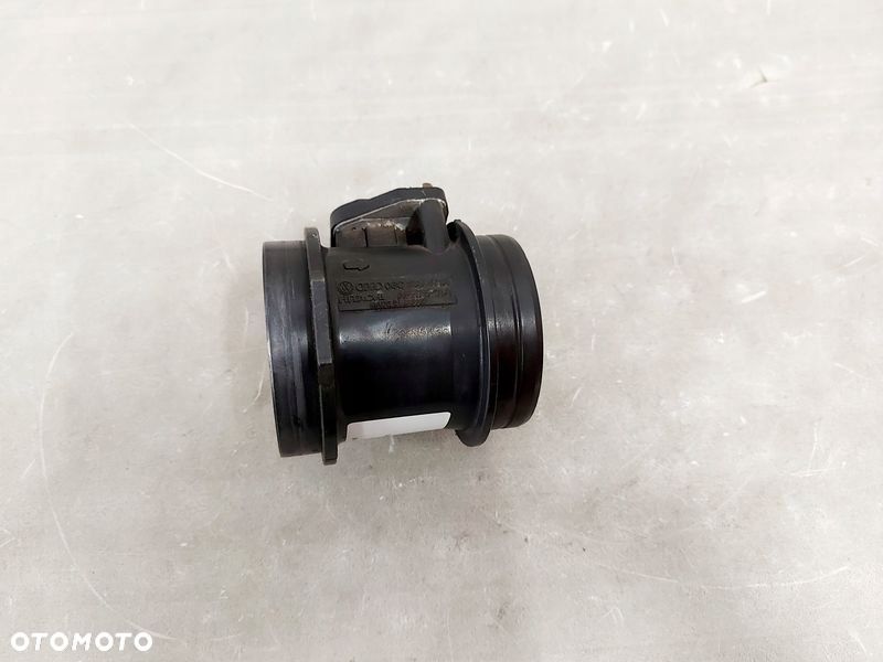 AUDI A4 B6 3.0 V6 PRZEPŁYWOMIERZ POWIETRZA - 1