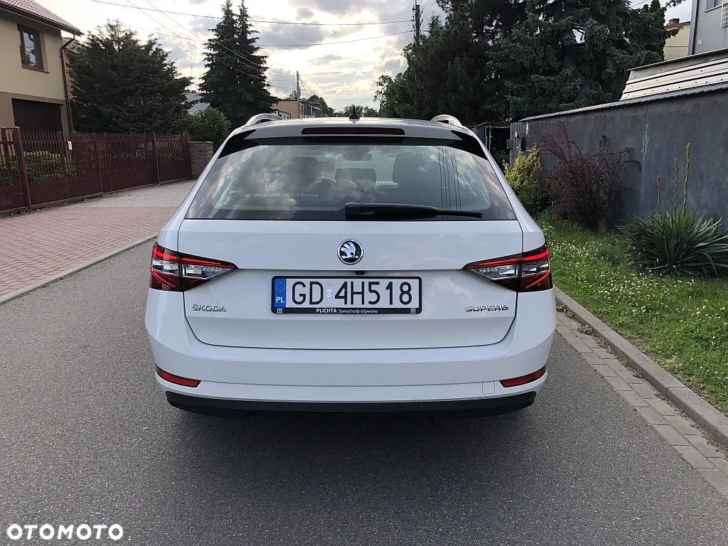 Skoda Superb 2.0 TDI SCR Style DSG - 6