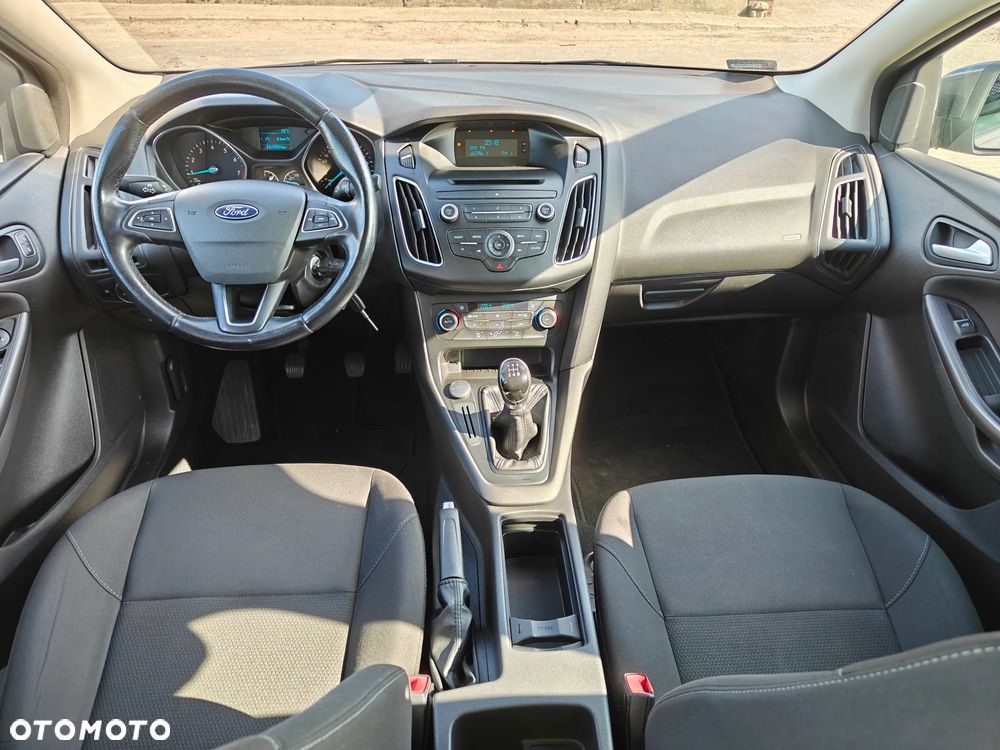 Ford Focus 1.6 Ambiente - 4