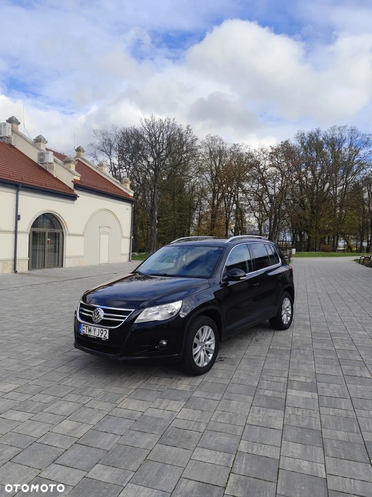 Volkswagen Tiguan - 1