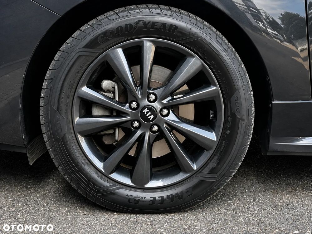Kia Carnival - 7