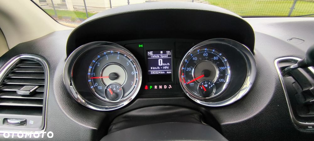 Chrysler Town & Country - 24