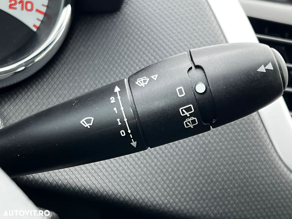 Peugeot 207 1.4 E Premium - 19