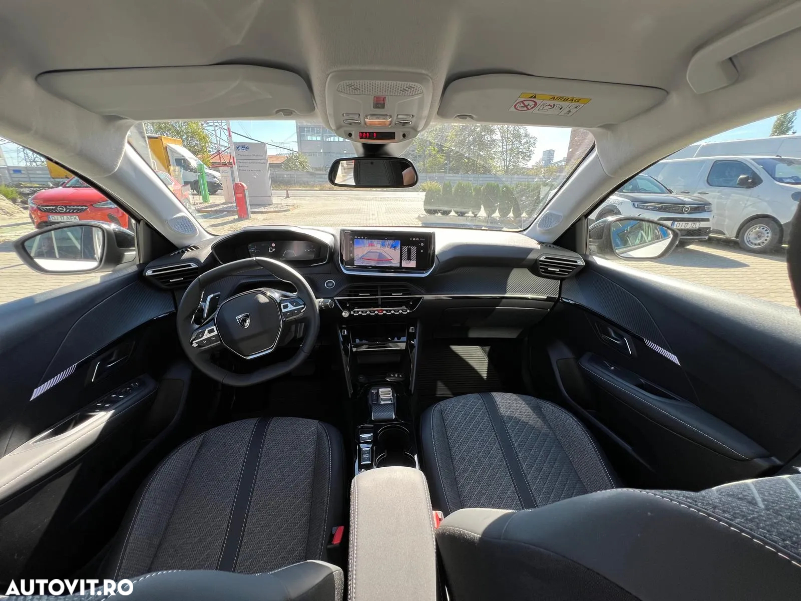 Peugeot 208 1.2 L PureTech STT EAT8 Allure - 13