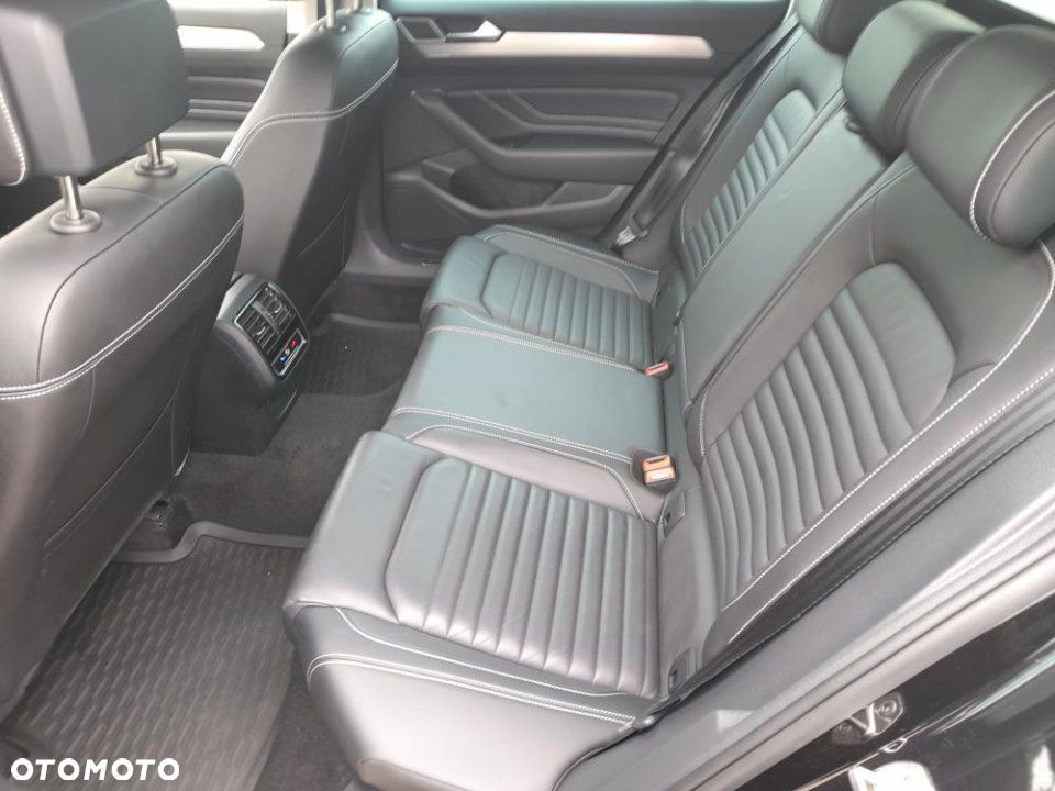 Volkswagen Passat - 13