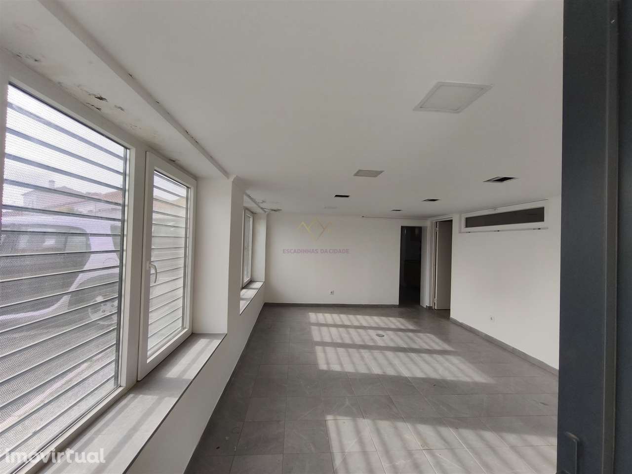 Armazém Versátil com 220 m2 em Campolide – Excelente Logística e Acess - Grande imagem: 4/20