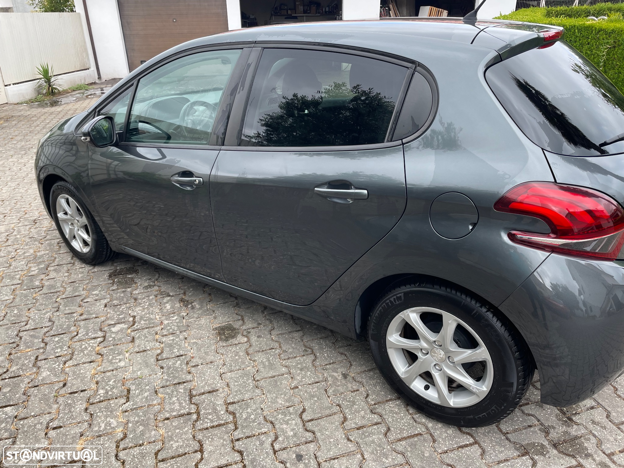 Peugeot 208 1.2 VTi Active - 4
