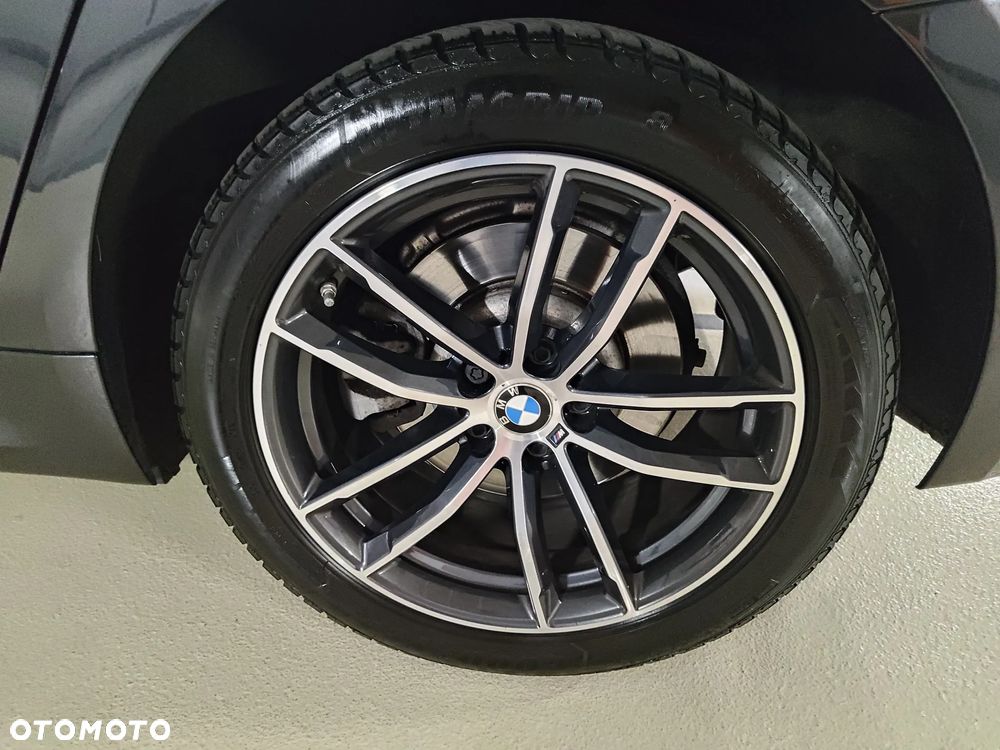 BMW Seria 5 520d xDrive - 16