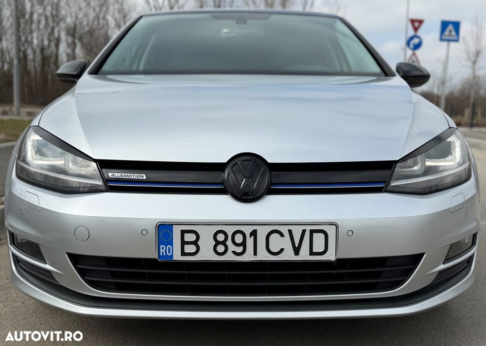 Volkswagen Golf - 6