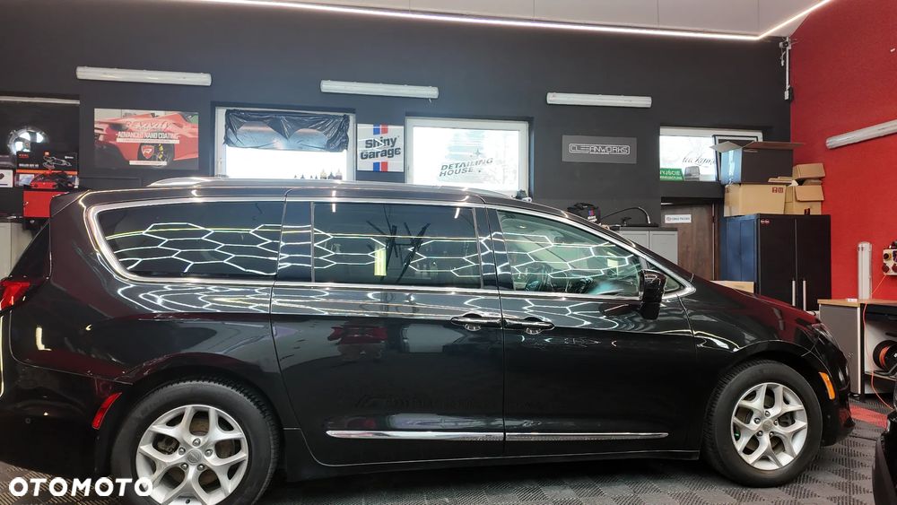 Chrysler Pacifica - 6