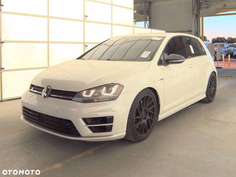 Volkswagen Golf - 1
