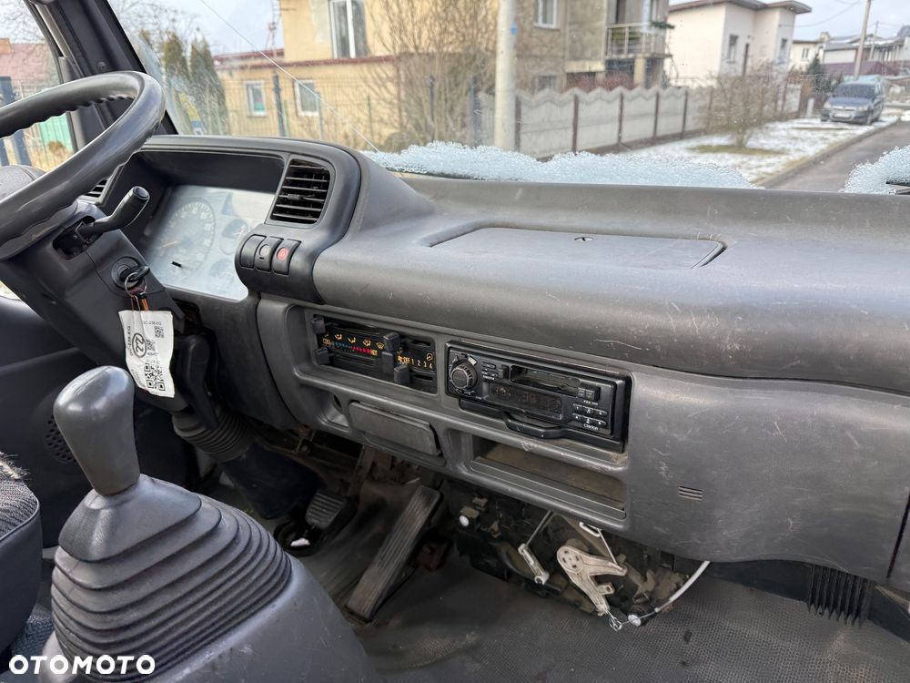 Isuzu NPR - 13