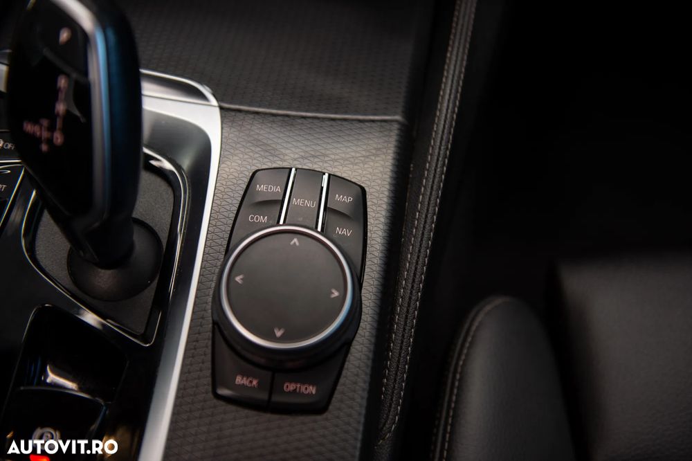 BMW Seria 5 530d xDrive AT MHEV - 26