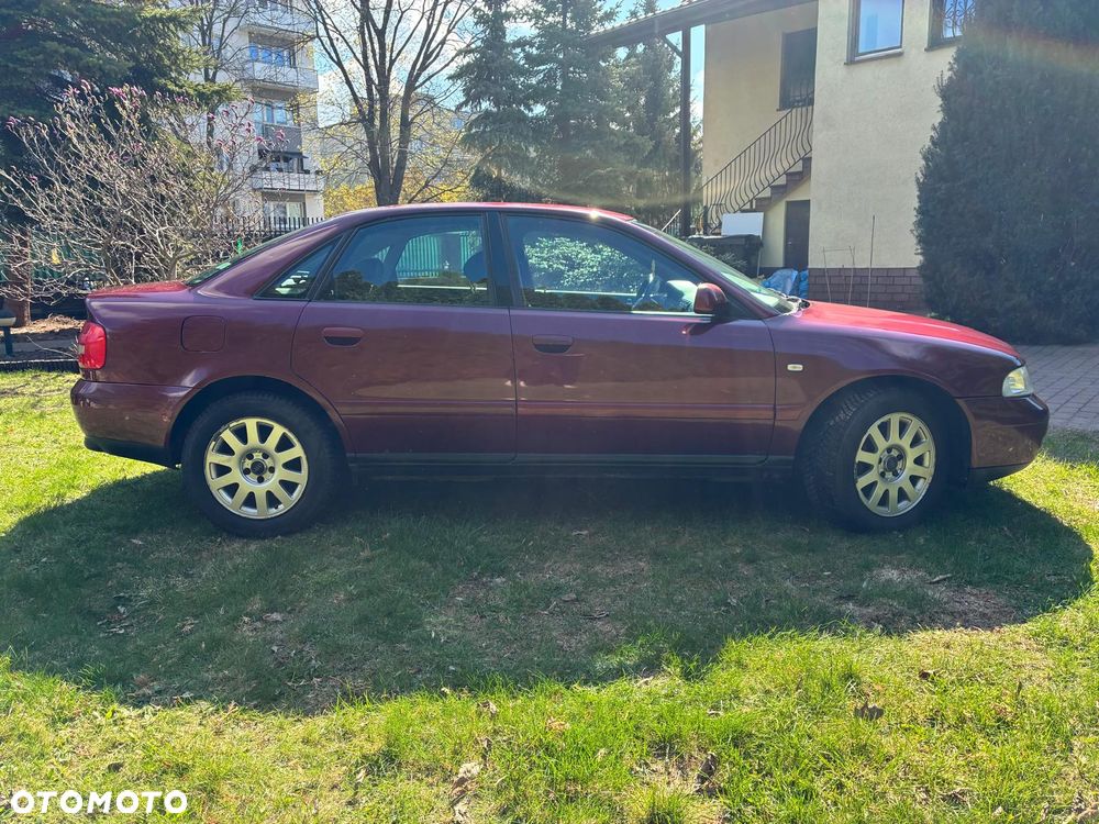 Audi A4 Limousine 1.6 - 9
