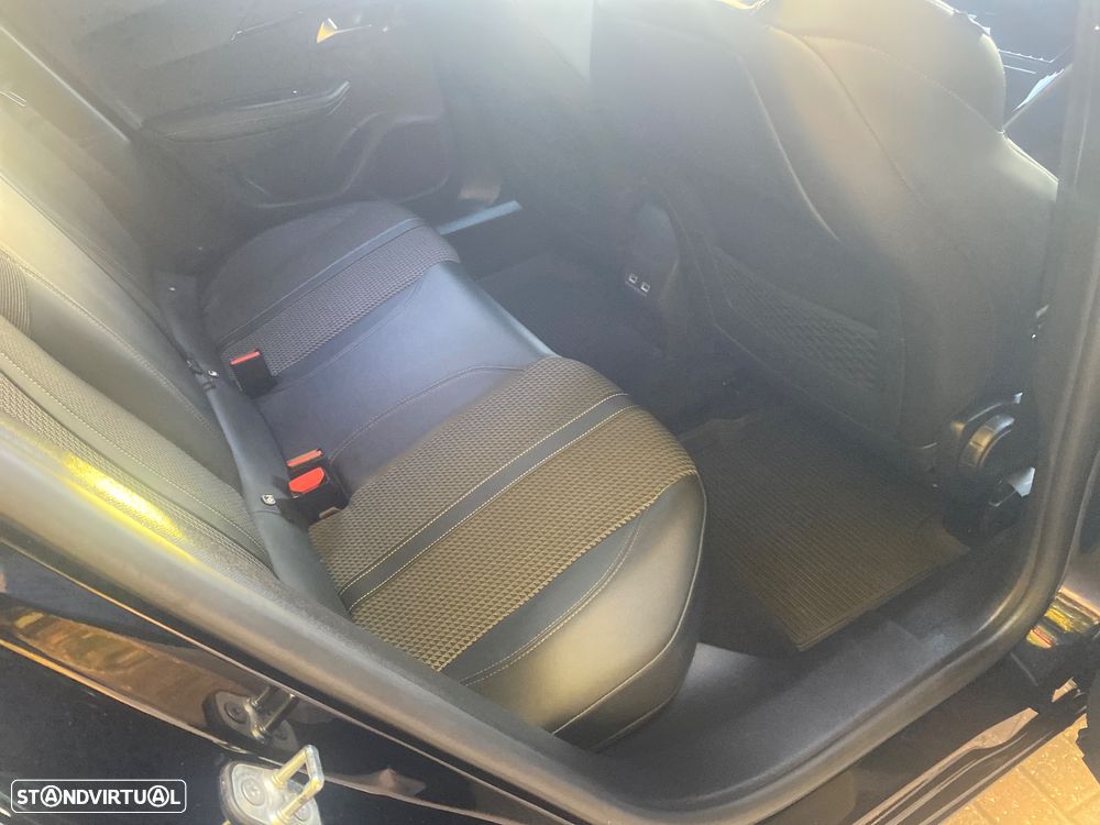 Peugeot 2008 1.2 PureTech GT Pack EAT8 - 21