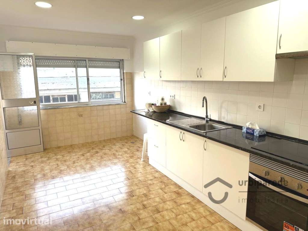 Apartamento T2, no Entroncamento, c/ parqueamento para um carro - Grande imagem: 5/21