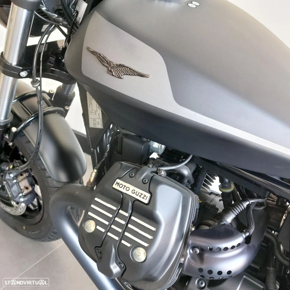 Moto Guzzi V9 BOBBER - 6