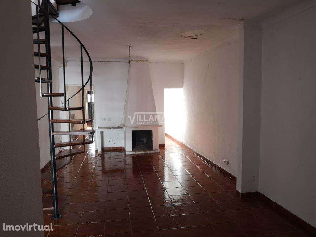 Moradia V3 da banca para reabilitar situada em Ferreira do Alentejo - Grande imagem: 5/17