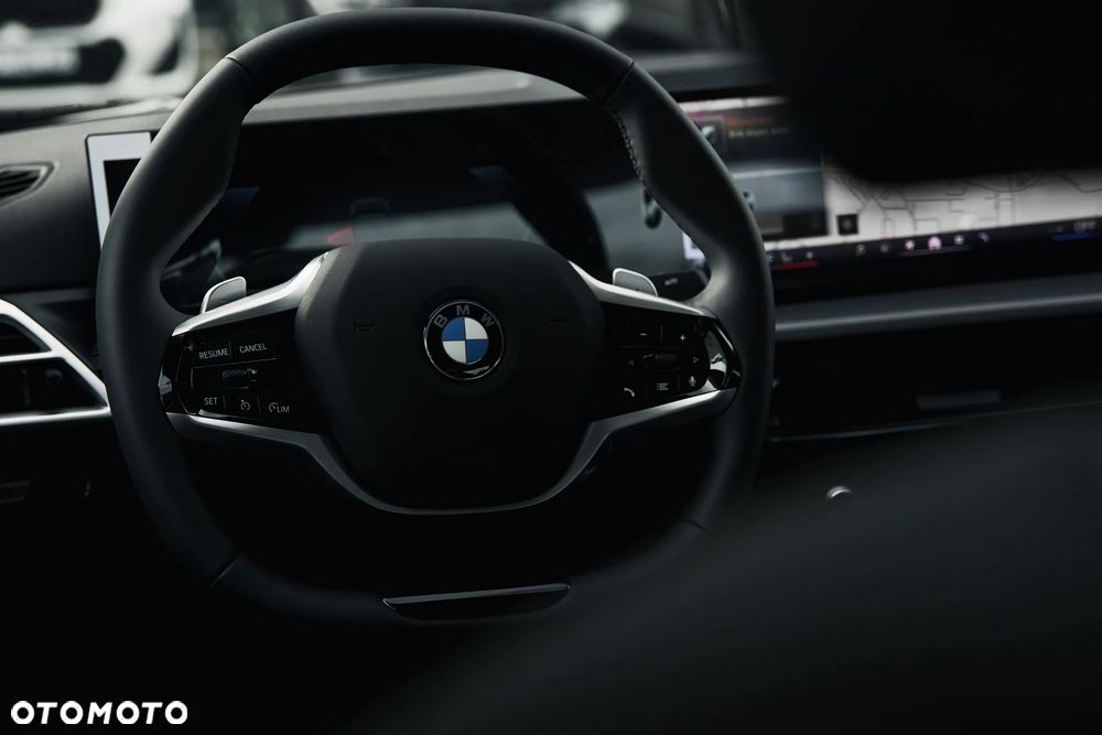 BMW Seria 3 330i xDrive - 9