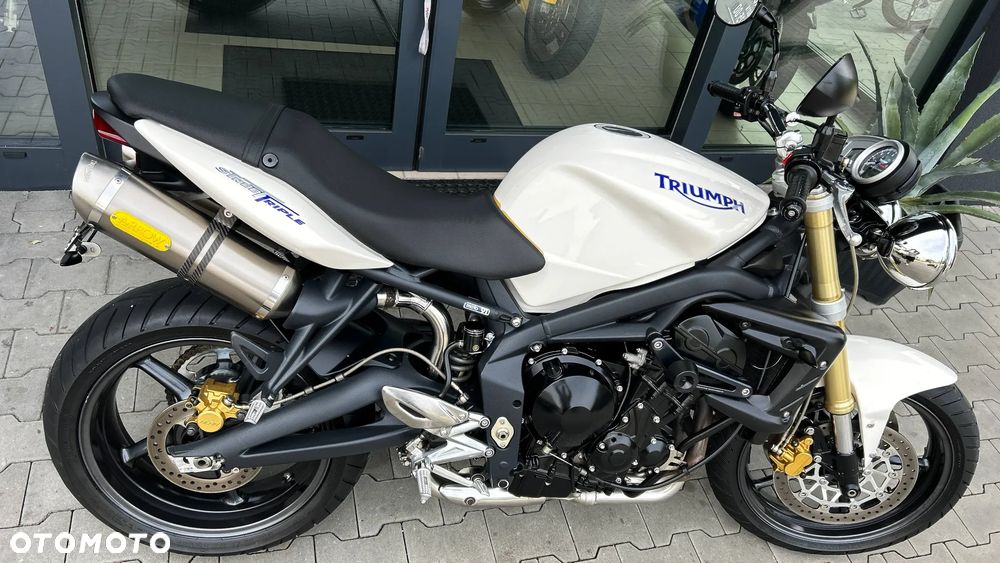 Triumph Street Triple - 10
