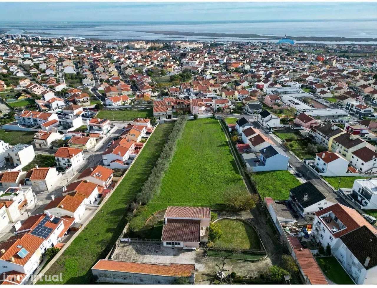 Terreno Urbano com 11.000 m2 - Grande imagem: 4/21