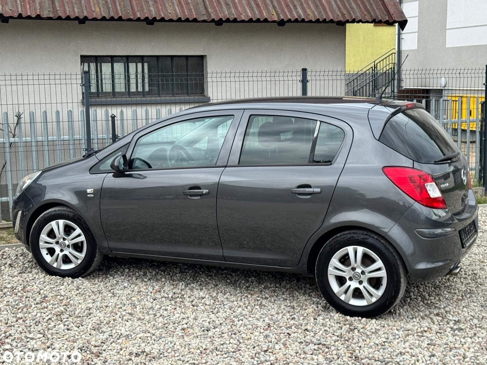 Opel Corsa 1.4 16V Cosmo - 14