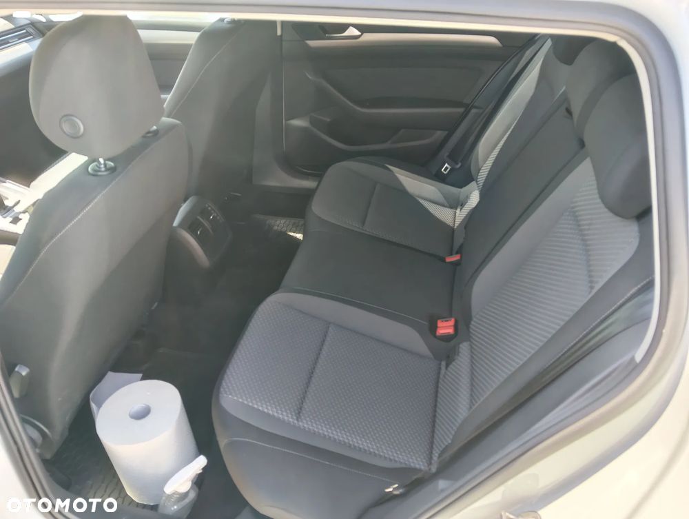 Volkswagen Passat 2.0 TDI EVO Essence - 8