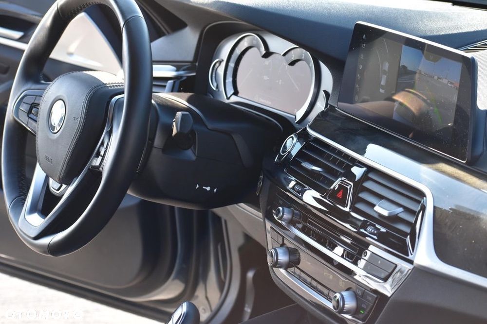 BMW Seria 5 530i xDrive Sport Line - 7