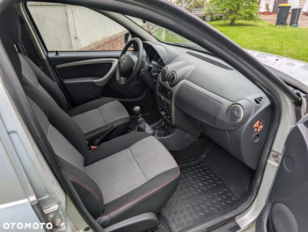 Dacia Duster 1.5 dCi Laureate 4x4 - 11