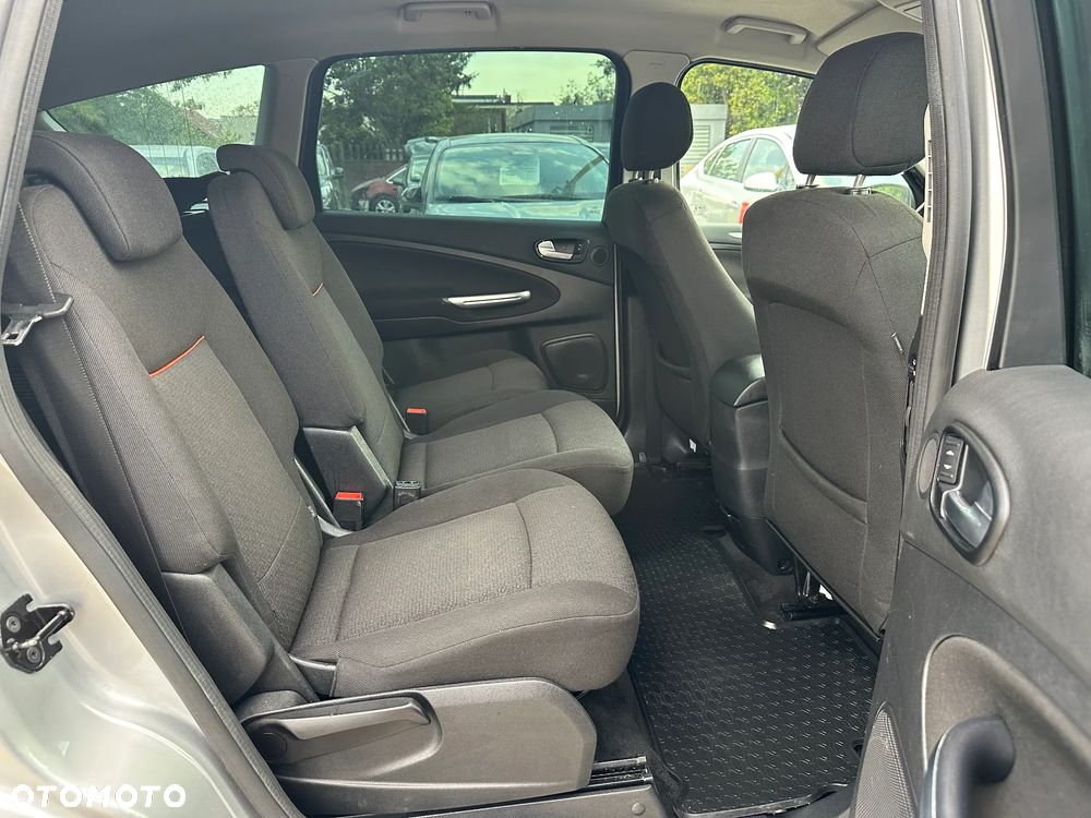 Ford S-Max - 22